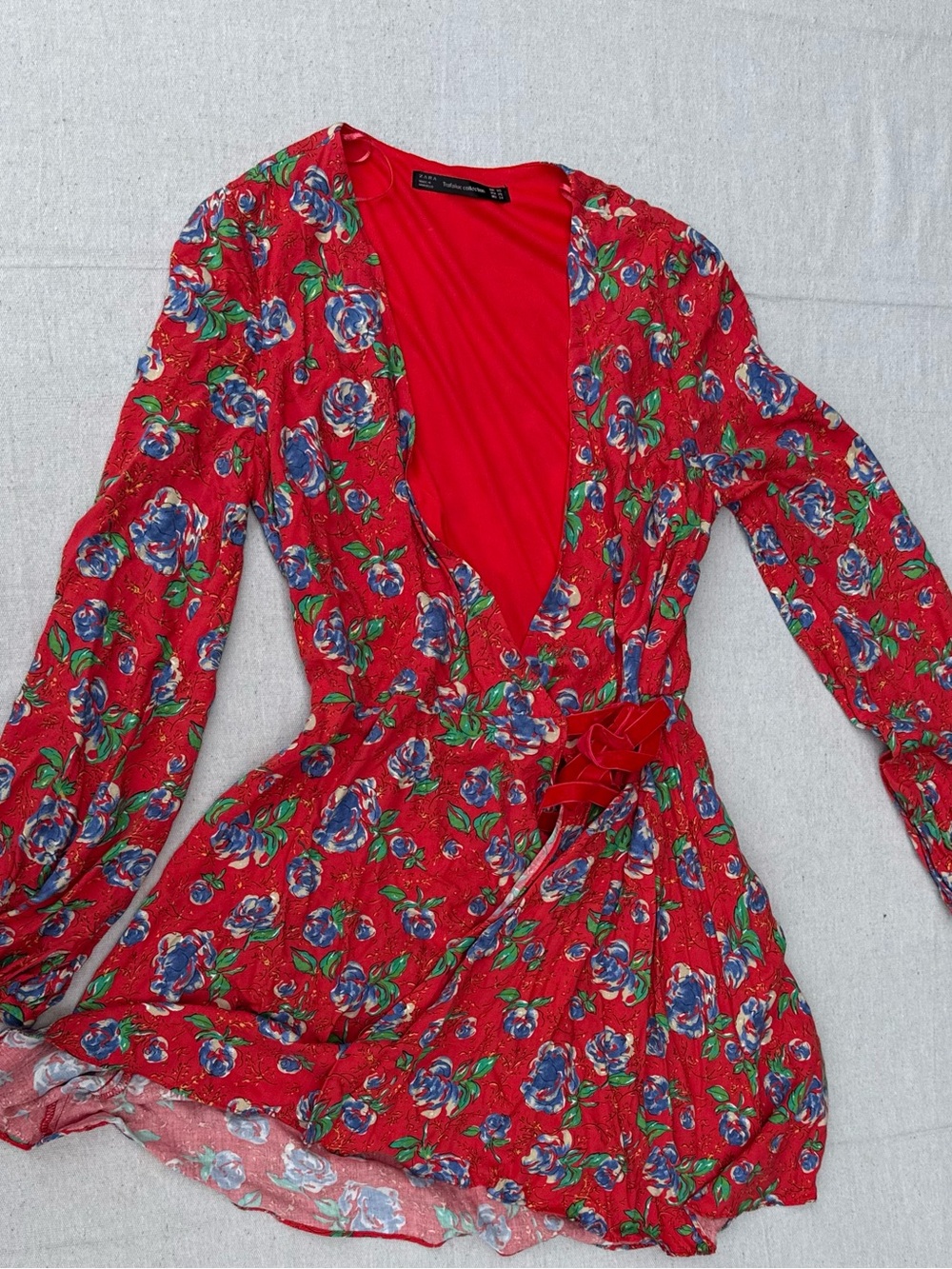 Floral Red Long-Sleeve Wrap Dress/romoer with Self-Tie in red velvet - Picture 2 of 4